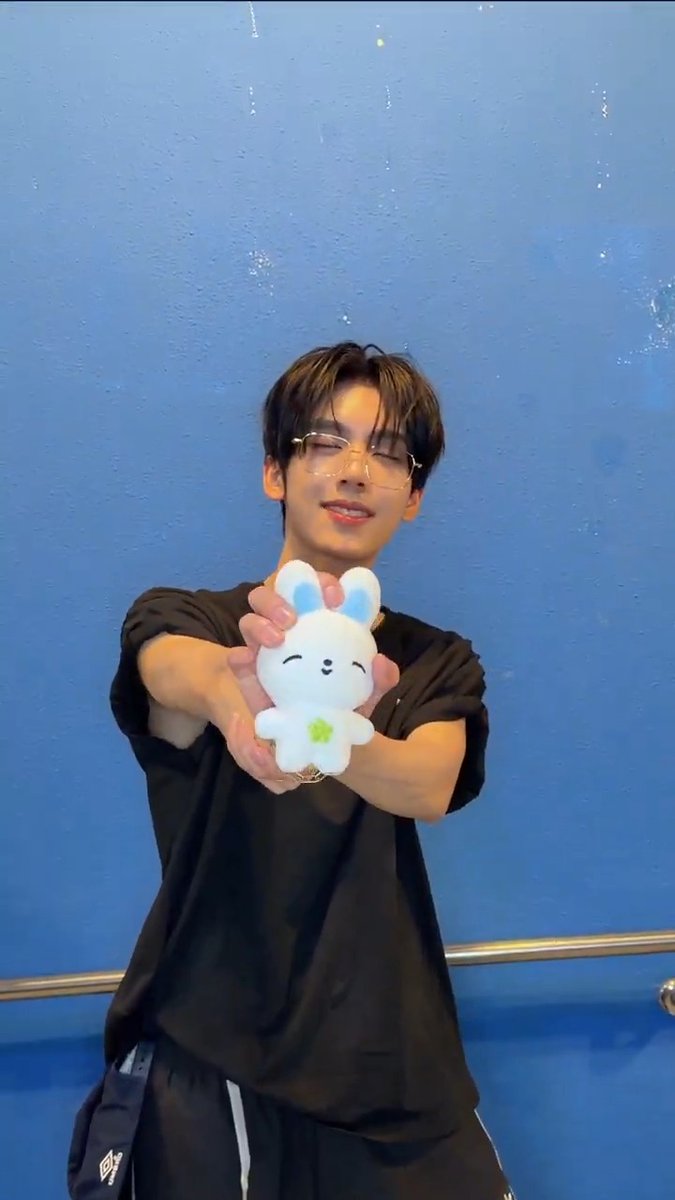 앤버스 소환 ( •̀-•́ゞ) ✨ 🔗 #AND2BLE #앤더블 #AND2BLE_SHOW_CONCERT #WelcomeToQurious