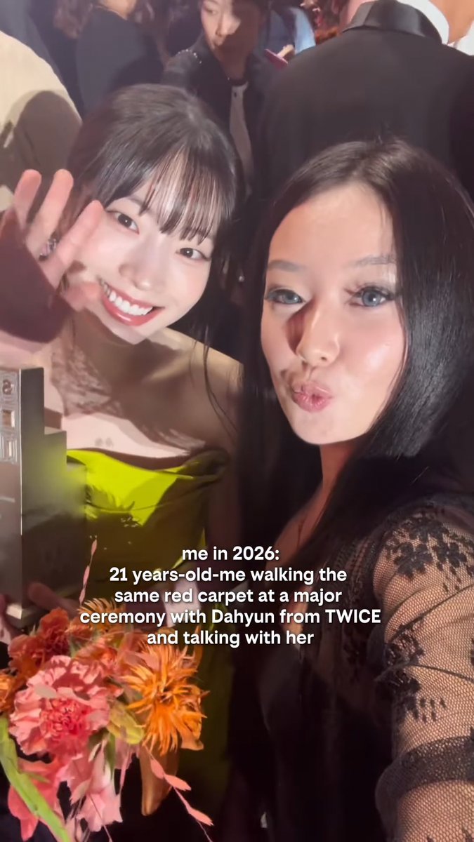 One of the people who took a photo with Dahyun is Annesta, a dancer/influencer that's been dancing to TWICE since she was 14