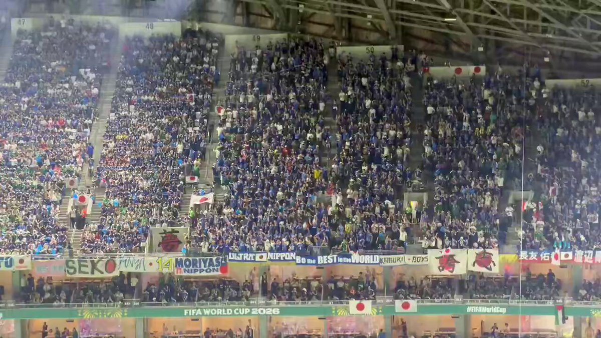 🇯🇵🗣️ Japan supporters chant for the ENTIRE 90 minutes without breaking a sweat. They literally did not stop making noise for the whole match. Absolute masterclass! 🔊👏