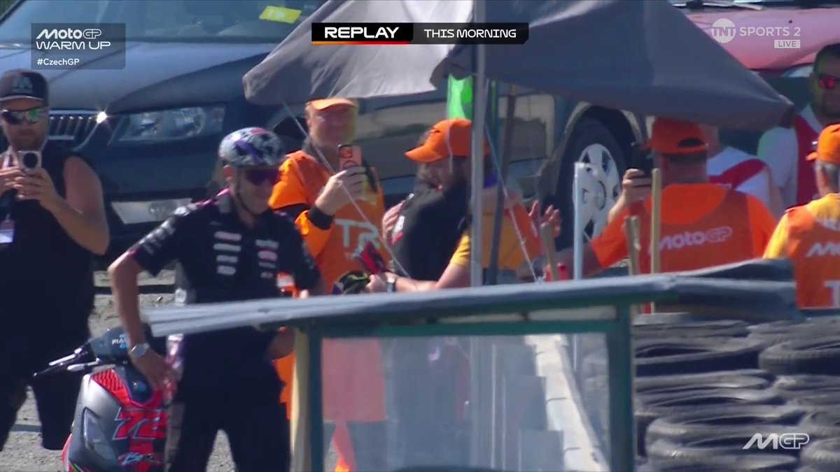 Bezzecchi goes to personally apologise to the Marshals 🤝 #MotoGP | #CzechGP | Live on TNT Sports and HBO Max