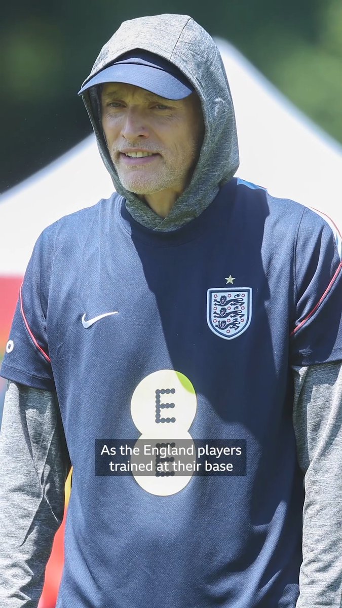 🏴󠁧󠁢󠁥󠁮󠁧󠁿 Why has Thomas Tuchel been wearing a hood in training? It's all to do with trying out some new technology... #FifaWorldCup