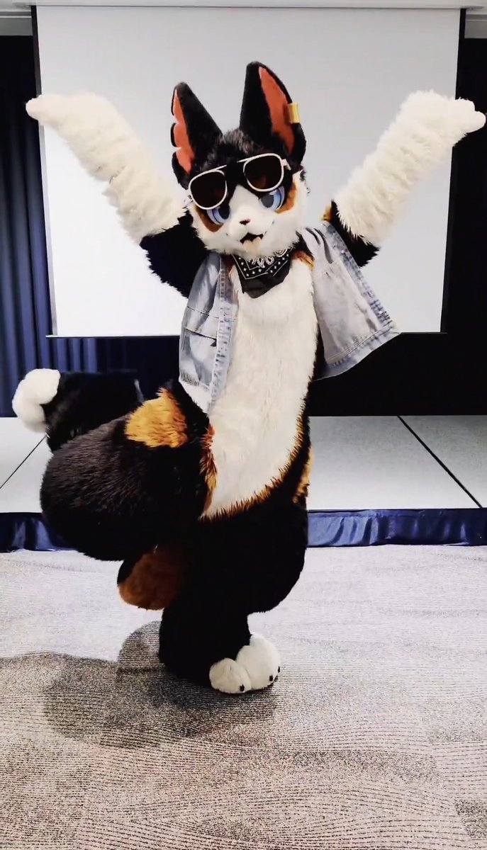 #LOVEATTACK #RESCENE #Fursuitdance 아주 눈이 부신✨️ 나를 숨김없이 보여줘🐶 요즘 가장 핫한 리센느의 러브 어택 춤춰보았습니다! シールド, ヤッホー❤️