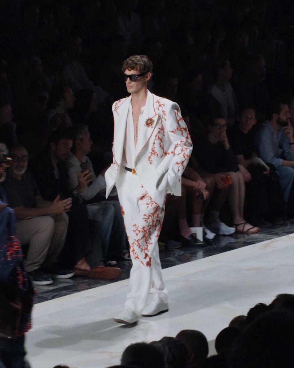 VACANZE SICILIANE Softened tailoring, lightweight silhouettes and #DGFattoAMano craftsmanship define the #DGSS27 Men’s Fashion Show. Precious motifs crafted from natural-looking stones, crystals, and sequins appear alongside evocative prints inspired by the colours and spirit of Sicily. Rewatch the show at #DolceGabbana #MadeInItaly