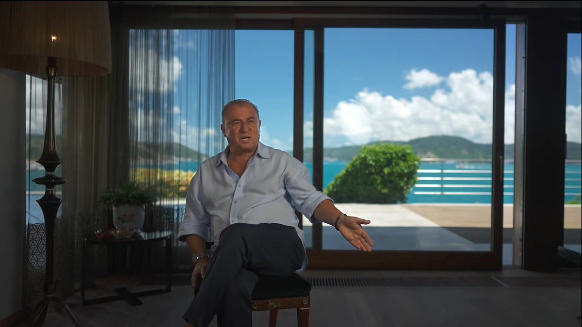 Fatih Terim'in İbrahim Hacıosmanoğlu'na yanıtı: "Söylediklerimi tüm ulus, %100 doğru anlamış. 55-56 yıldır Türk futbolunun merkezindeyim. Yarım asırlık bir külliyattan bahsediyoruz. Türk futbolunun sorunlarına kafa yoralım. (Yeri göstererek) Buralarda zaman kaybetmetelim!"