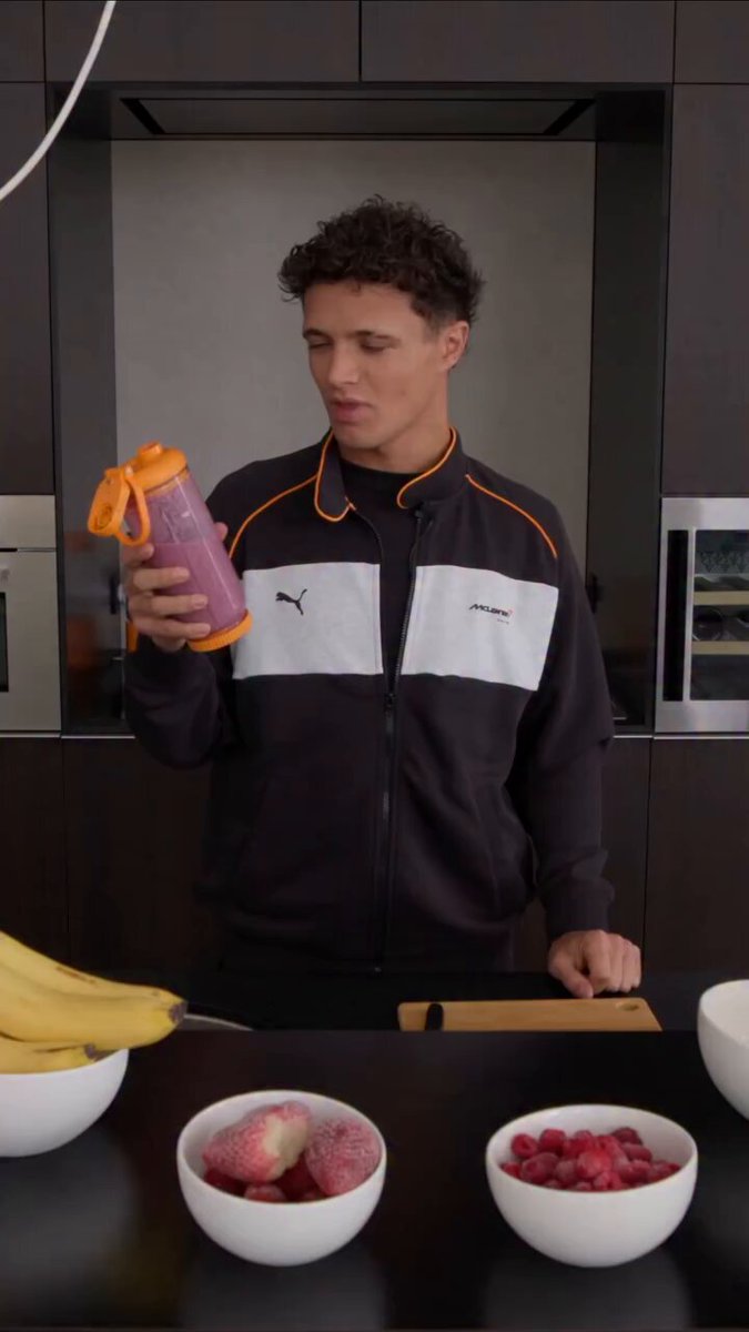 mclaren posting a video of lando making a smoothie 😭😭