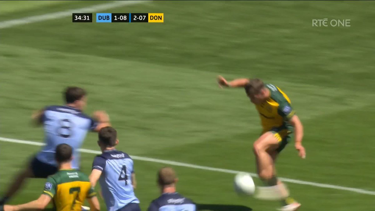 The Donegal response is instant as they break from their own kickout and corner back Peadar Mogan finishes beyond Evan Comerford 📱 Updates - All-Ireland SFC Round 3: Dublin v Donegal updates 📺 Watch live -