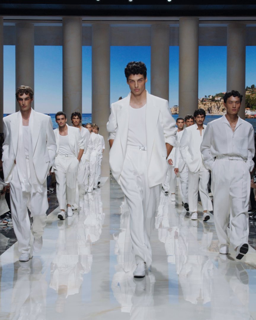 VACANZE SICILIANE Craftsmanship, lightness and sensuality culminate in the all-white finale of #DGSS27, where the spirit of a Sicilian summer finds its purest expression. Rewatch the show at #DolceGabbana #DGFattoAMano #MadeInItaly