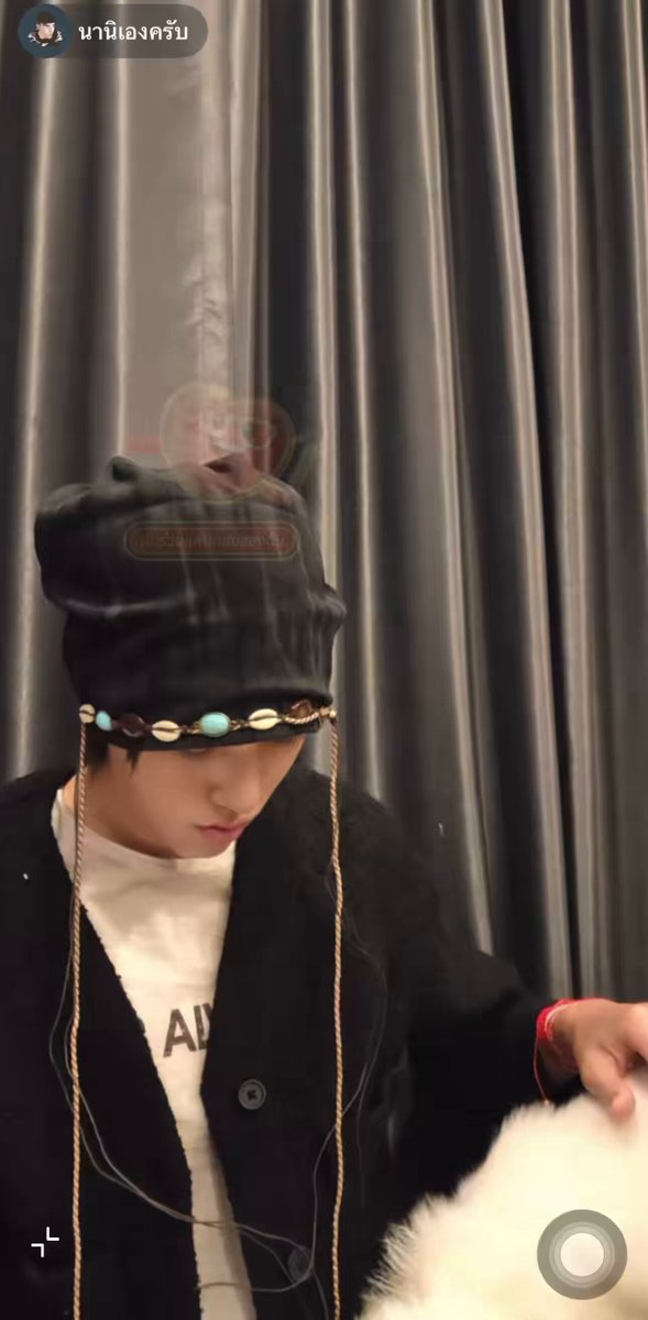 นานิ: อันนี้กัดไม่ได้น้า อันนี้เป็นผมพ่อพ่อนะ พ่อพ่อไว้ทรงใหม่ ปอยเสน่ห์อะลูก ปอยบาดใจหนูรู้จักมั้ย ปอยบาดใจ ไอต๊อง 55555555555555555555 #hirunkit_