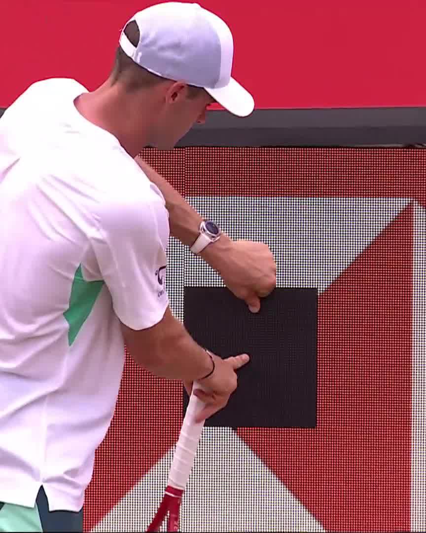Part-time tennis player, part-time electrician 🔌😂 Tommy Paul #HSBCChampionships