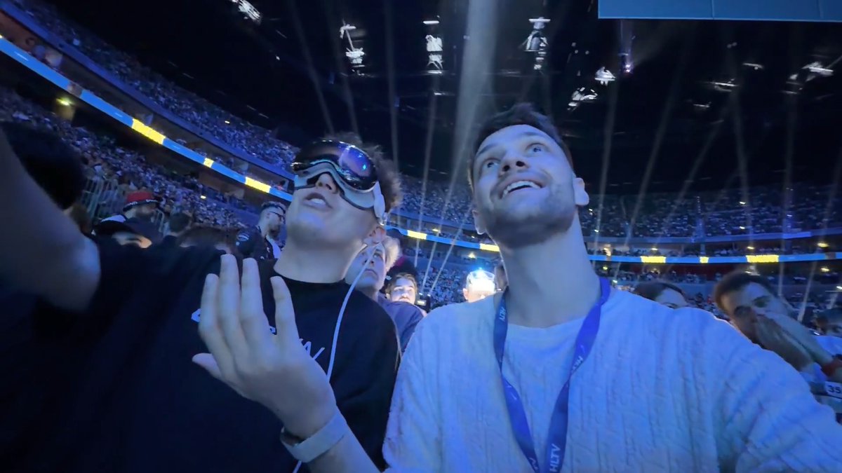 The only person who would use a vision pro like this at a CS major aqua