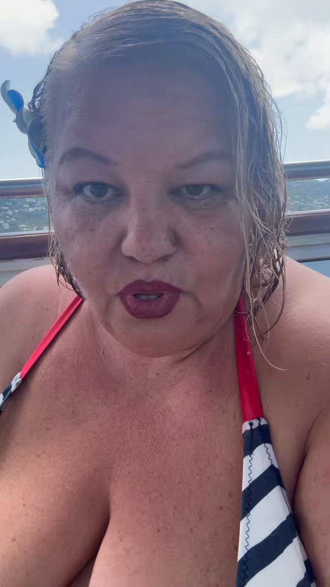 St Thomas Can I go crazy in a Balcony??? Hahaha🥰