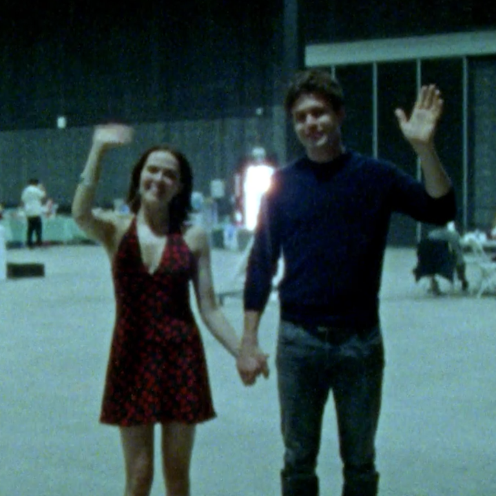 Zoey Deutch and Nick Robinson on the set of Voicemails for Isabelle 💕