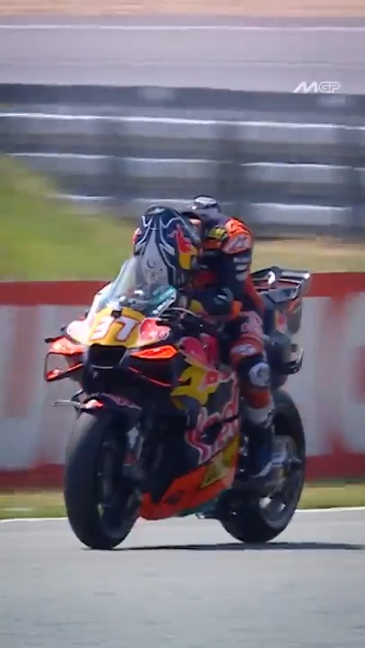 Heartbreak on the final lap 💔🥺 Pedro Acosta was running P5 before a technical issue ended his #CzechGP 🇨🇿 #MotoGP