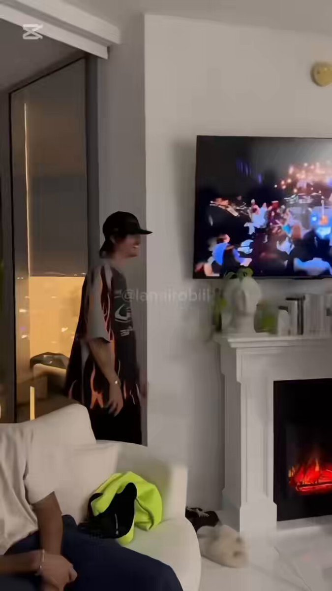 Feliz cumpleaños a nuestro querido Danny Ocean orgullo nacional 🎉🎂 En el vídeo podemos verlo celebrando y cantando Me Rehúso con mariachis 🥹😭 lo acompaña el grande Sech 🇵🇦 y Elena bella ❤️‍🔥