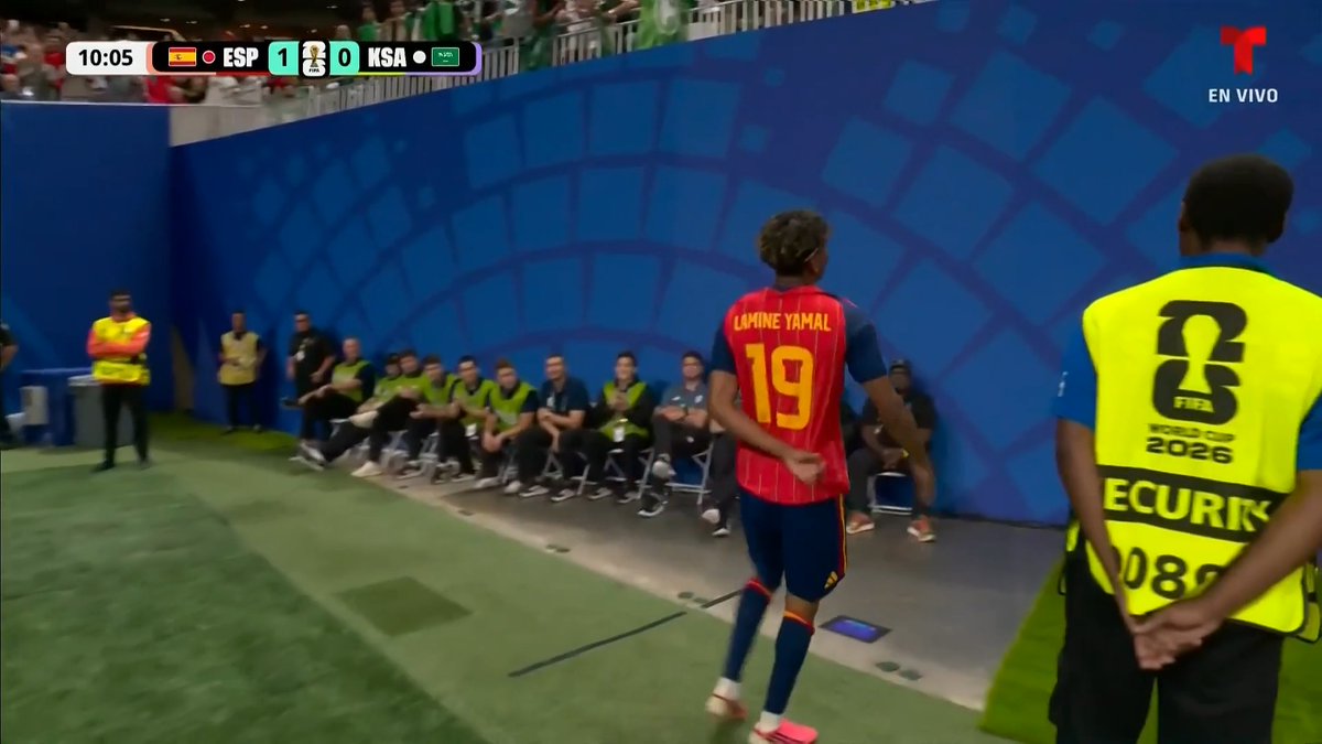 ¡EL PRIMER GOL DE ESPAÑA EN LA COPA DEL MUNDO 2026! ¡LAMINE YAMAL! La joya española cierra la pinza y marca el primero del encuentro tras una linda asistencia de Oyarzabal. Ya vencen 1-0 a Arabia Saudí.