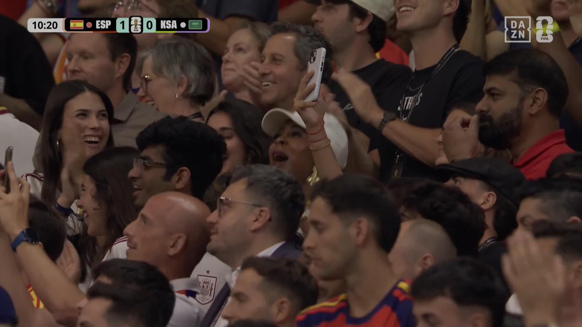 LO GRITA SHEILA. LO GRITA CON EMOCIÓN PORQUE HA MARCADO SU HIJO ES LA ESTRELLA DE ESPAÑA. PERO PARA ELLA SIEMPRE SERÁ SU BEBÉ ❤️🔥👏 #DAZNMundial