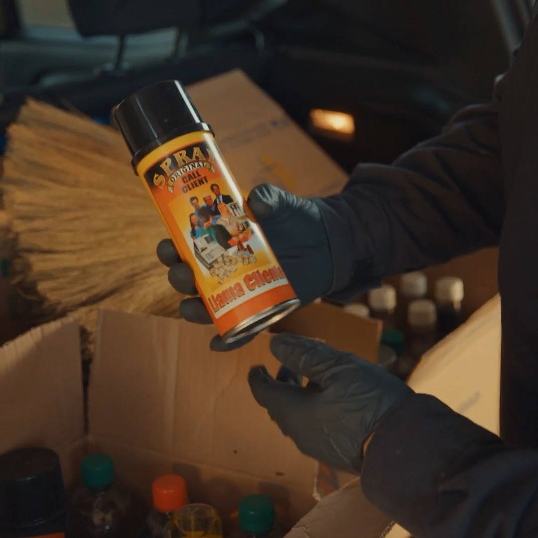 Unusual items fill the car, but one candle pushes the officer to take a closer look 🕯️ Don't miss #Contraband: Seized at the Border, Monday at 8P on Discovery.