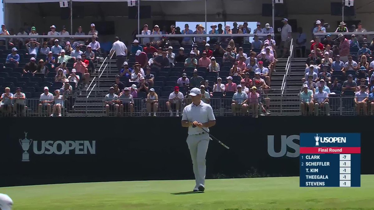 🥹 Miles Russell's father, Joe, took over as caddie for his son's final walk up 18. What a Father's Day gift!