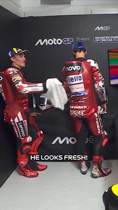 Sprint 🏁 ➡️ Ibiza 🌴 ➡️ Race 🏆 That is Pecco Bagnaia and Marc Márquez masterplan for Ai Ogura 🤣 #CzechGP 🇨🇿