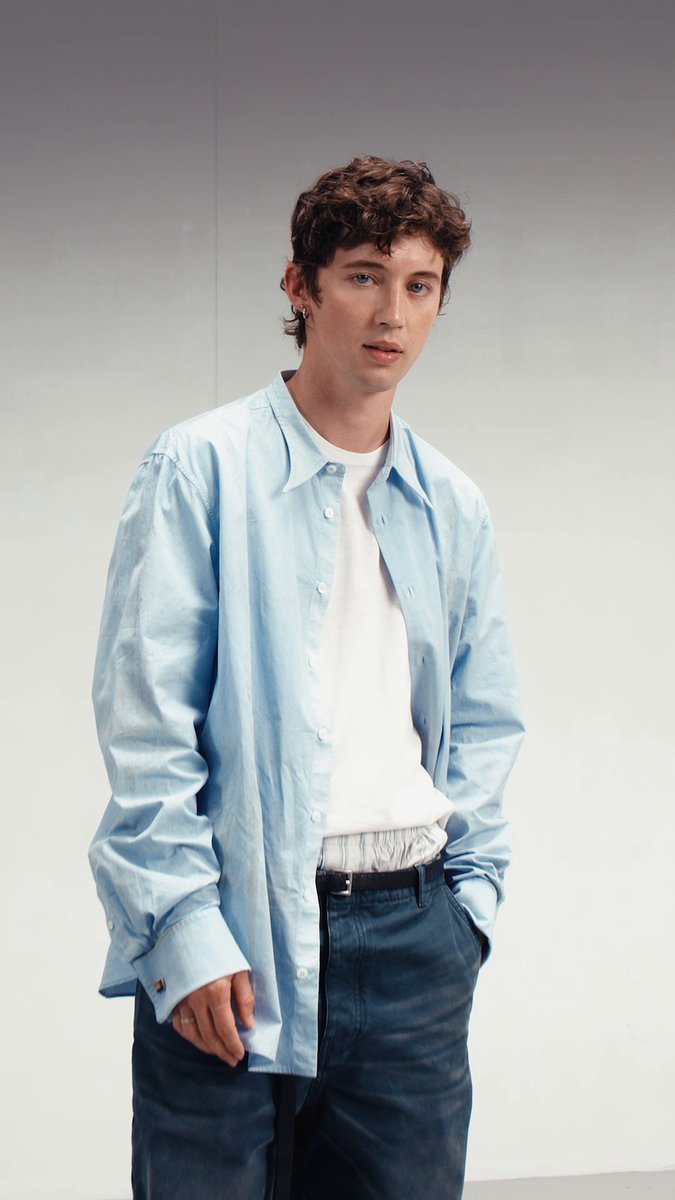 Prada Ambassador Troye Sivan attends the Prada Spring/Summer 2027 Menswear Fashion Show in Milan, at Fondazione Prada’s Deposito. #PradaSS27 #PradaPeople #Prada #TroyeSivan