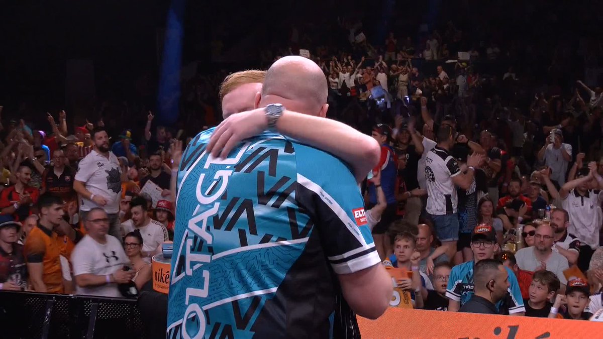 CROSS INTO THE FINAL! Rob Cross is through to another final this week, as Voltage ends the hopes of Tom Sykes and beats him 7-2!