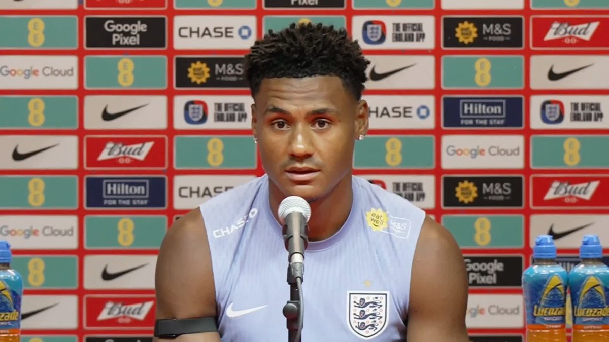 "He brings quality to the pitch for Arsenal and England" 🤝 Ollie Watkins on Bukayo Saka's importance to the England squad and his current fitness.