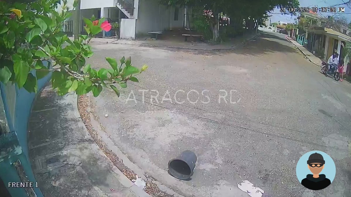 Este sujeto, supuestamente trabaja en DIDI, anda atracando en Altos de Cancino, Santo Domingo Este. ✍️El Usuario: Saludos, buenas tardes, esto le pasó a un hijo de un amigo mío, quien había tomado un Motorizado de Didi, y al momento de dejarlo, lo atracó violentamente, quitándole una cadena del cuello. El jovencito es un menor de edad, que no llega a 18 años. Ese es el atracador y el que da el servicio de didi, y pasó en la calle Pan de Azúcar, Altos de Cancino, Santo Domingo Este.