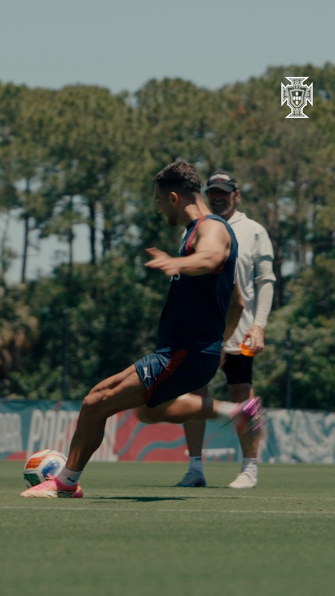 𝗖𝗮𝘁𝗰𝗵 🧤 𝗮𝗻𝗱 𝗦𝗵𝗼𝗼𝘁 🏹 #VaiDarPortugal | #FIFAWorldCup