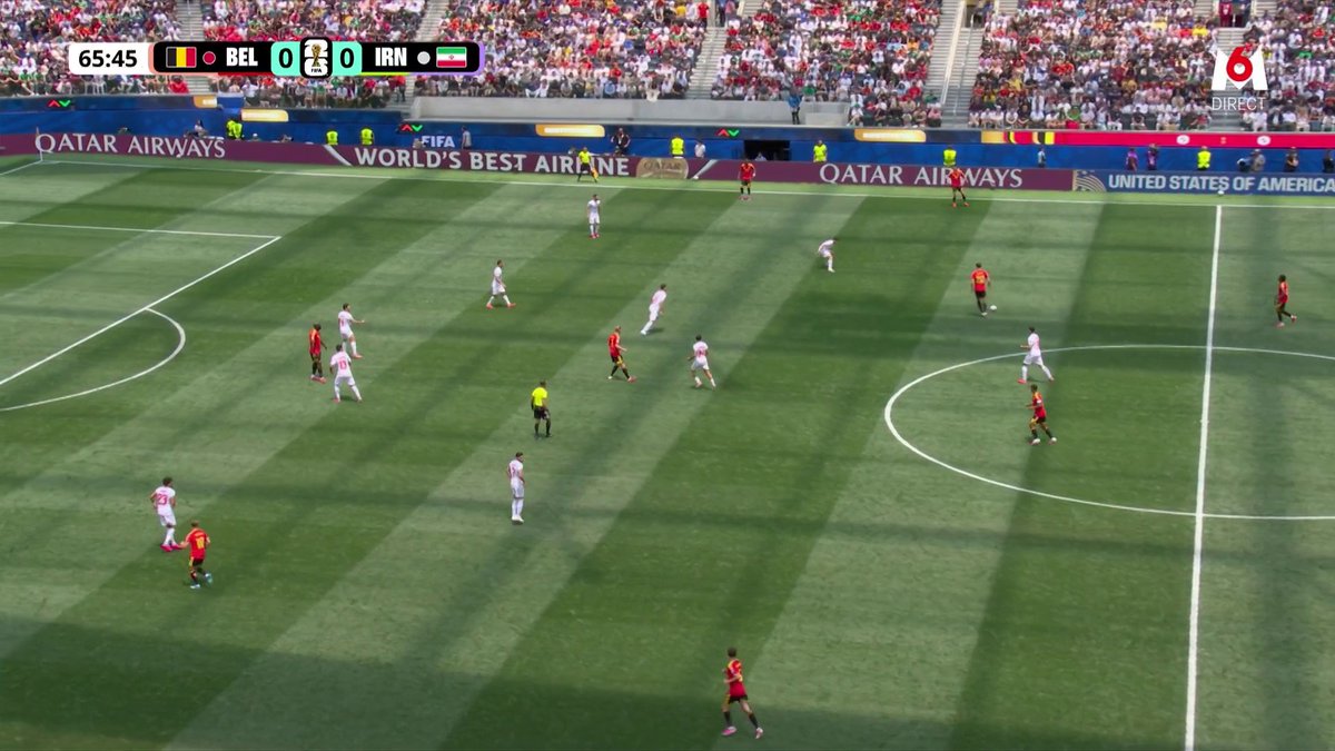 🚨 MAIS QUELLE ERREUR DE NATHAN NGOY !!! 😱 Le défenseur belge rate sa passe en retrait avant de faire faute sur l'attaquant iranien qui filait seul au but : CARTON ROUGE LOGIQUE. 🟥 🎥 M6 - Coupe du Monde de la FIFA 2026™