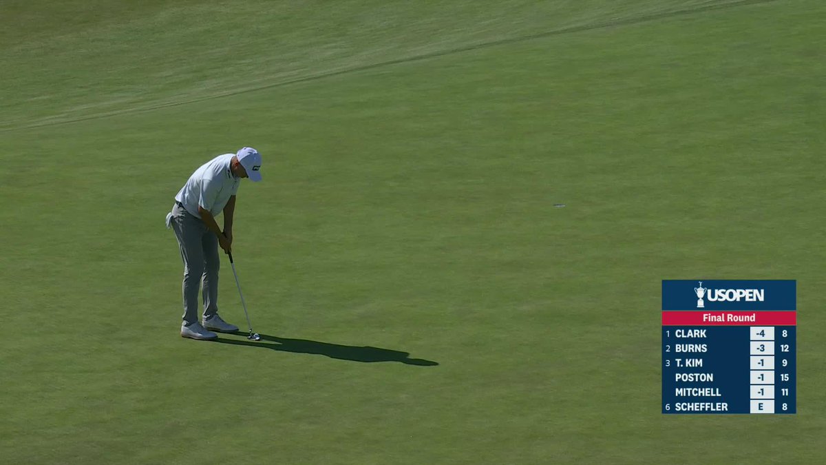 Walk it in Sam Stevens! Two birdies in a row to pull within 4.