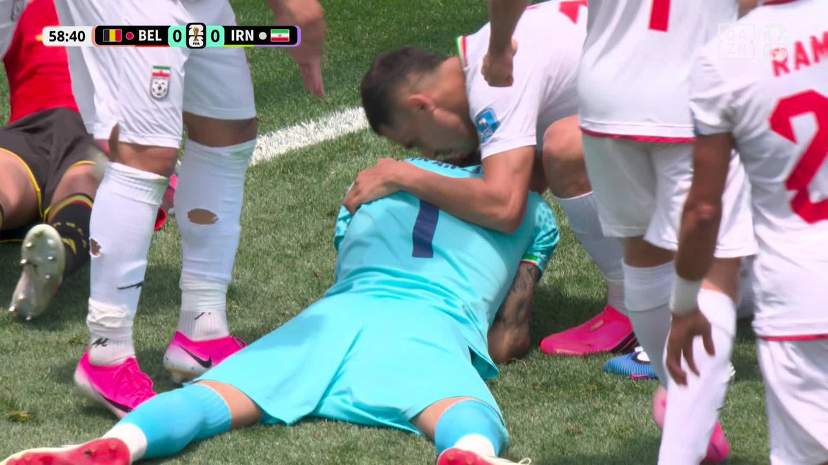 ベイランヴァンド🇮🇷の超絶セーブ! 至近距離のシュートを驚異的な反応で防ぐ🖐️ 🏆️#FIFAワールドカップ グループG 🆚ベルギー×イラン 📱#DAZN ライブ配信中 #本気で楽しむならDAZN アクエリアス