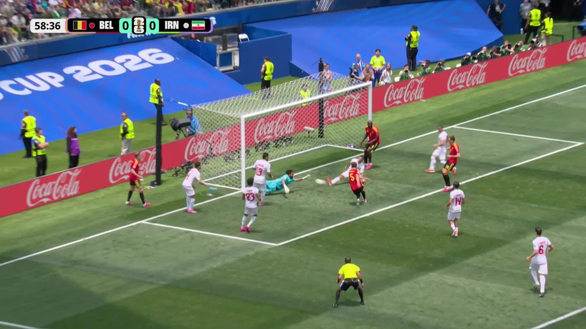 ¡¡INCREÍBLE SALVADA!! Beiranvand, arquero de Irán, se lució con una atajada TOP y evitó el gol de Bélgica. ¿CÓMO NO TERMINÓ EN GOL DE DE CUYPER? ⚽ #ESPNMundial 📺 Mirá los mejores partidos de la #FIFAWorldCup por ESPN, en el Plan Premium de #DisneyPlus