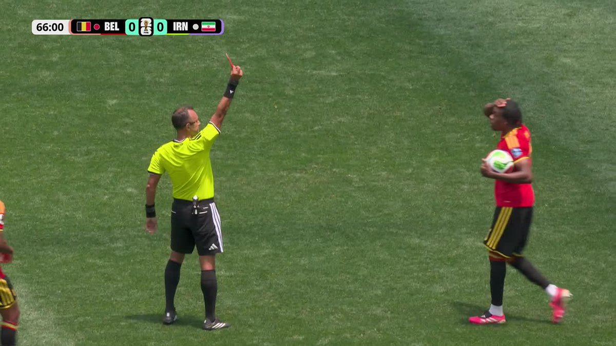 AY, NATHAN... Ngoy se complicó SOLO, regaló la pelota, tuvo que bajar a Taremi que se iba en velocidad y fue EXPULSADO por Darío Herrera en Bélgica vs. Irán. ⚽ #ESPNMundial 📺 Mirá los mejores partidos de la #FIFAWorldCup por ESPN, en el Plan Premium de #DisneyPlus