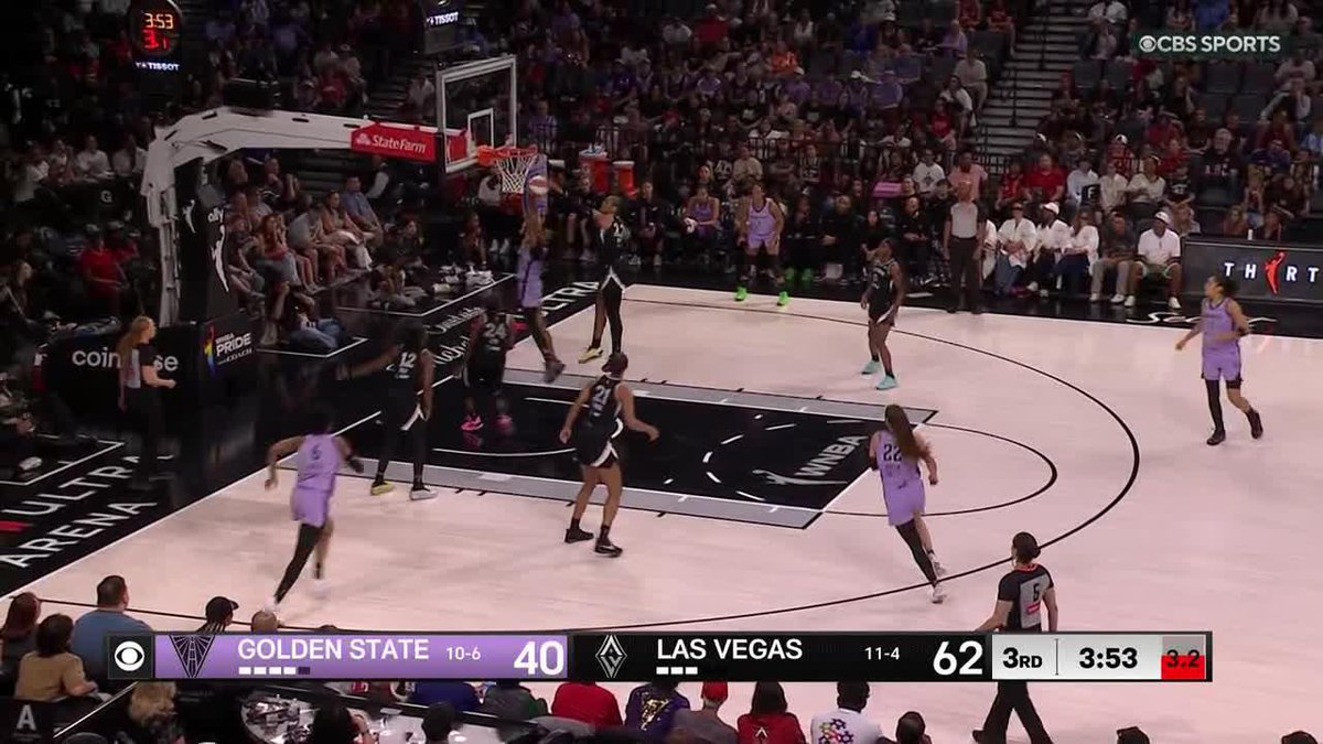 A'ja Wilson getting it done on both ends of the court! 😤