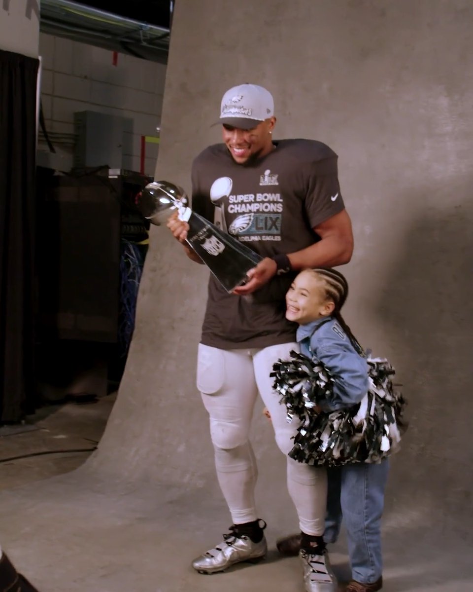 A special daddy-daughter moment 🥹 @Saquon | Philadelphia Eagles