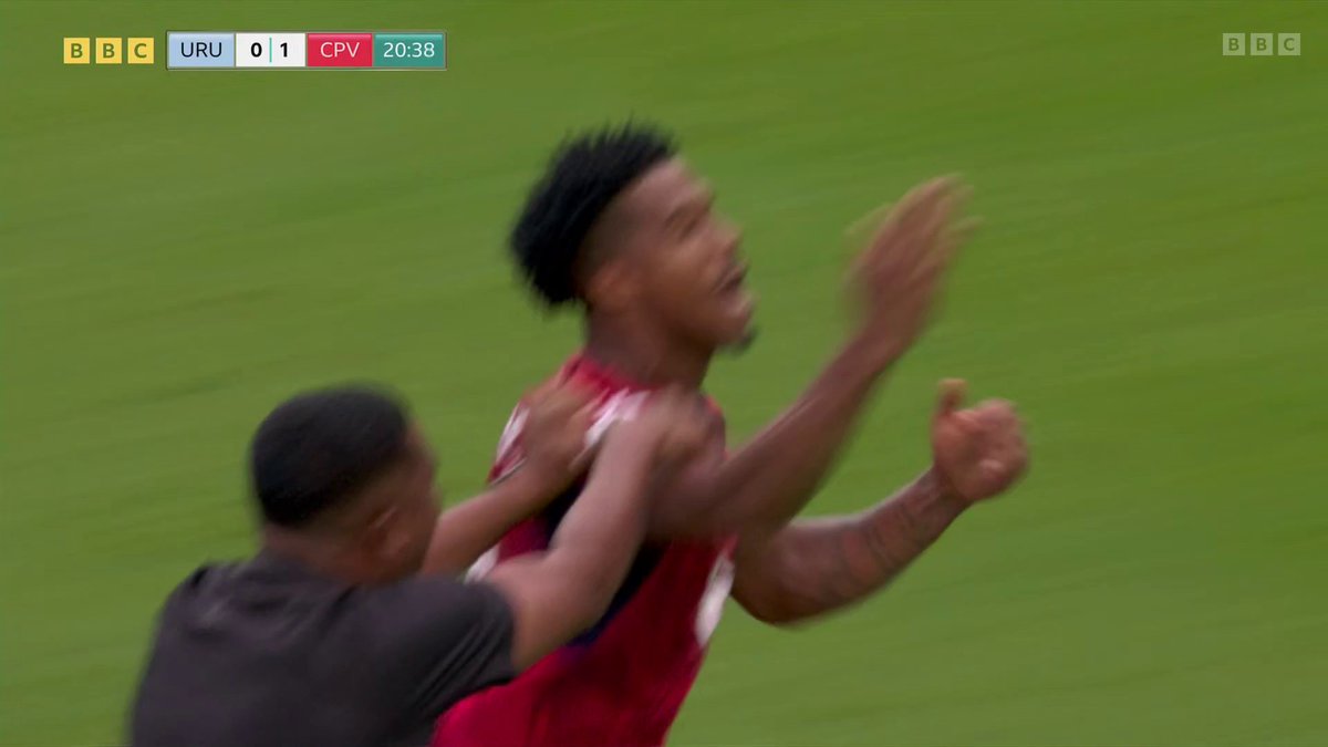 CAPE VERDE LEAD AT THE WORLD CUP! 😮🇨🇻 Kevin Pina's free kick from distance puts the debutants ahead against two-time World Cup winners Uruguay! #FifaWorldCup