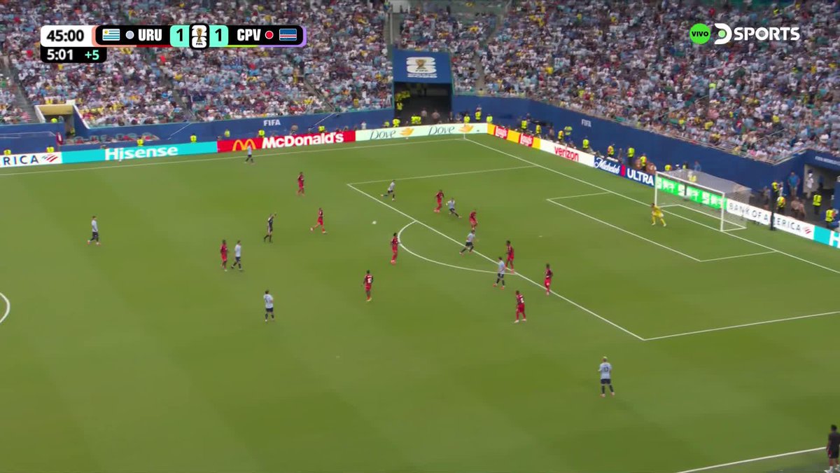 REMONTADA A LA CELESTE, GOOOL DE URUGUAY Canobbio quedó frente a Vozinha y no perdonó para anotar el 2-1 ante Cabo Verde. #MundialEnDSPORTS #FIFAWorldCup