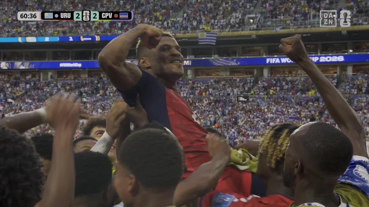 ¿DÓNDE VAS, MUSLERA? 😱 #DAZNMundial #FIFAWorldCup