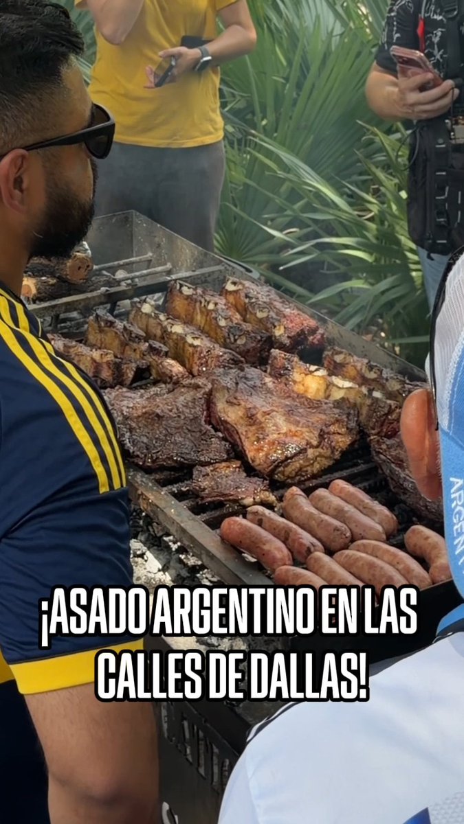 El asado argentino se impuso al BBQ texano 😱 Venta de choripanes y costilla en la llegada de la selección de Argentina a Dallas 🥩 🥖 🇦🇷