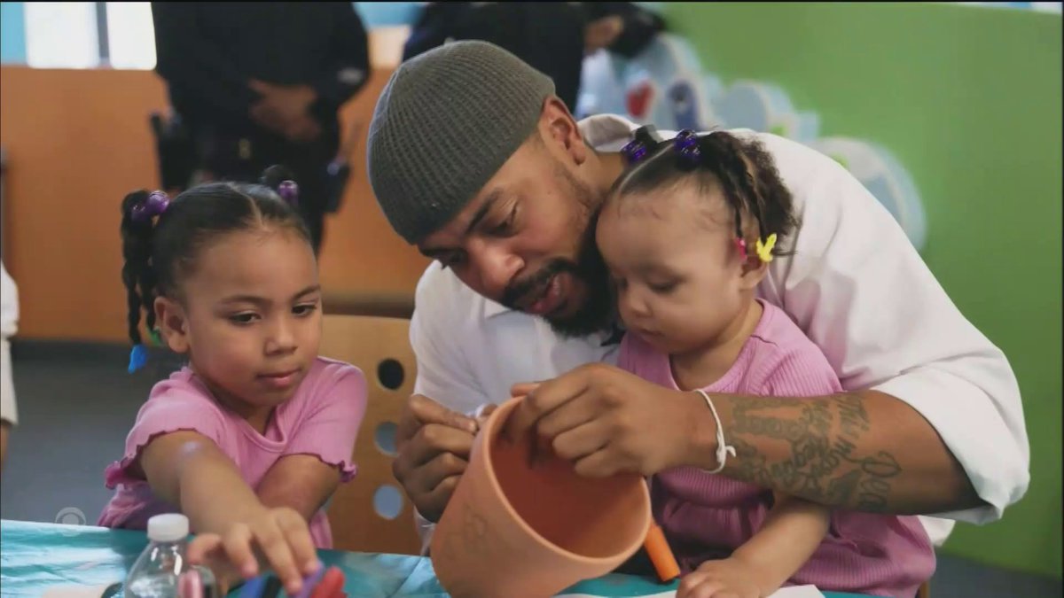 Nationwide, some 2 million people are incarcerated in prisons and jails, and many of them are parents. With growing evidence that keeping children connected with fathers and mothers while they’re behind bars can have benefits for everyone, CBS News’ Bradley Blackburn reports on a one-of-a-kind partnership that reunited incarcerated fathers with their children in New York.