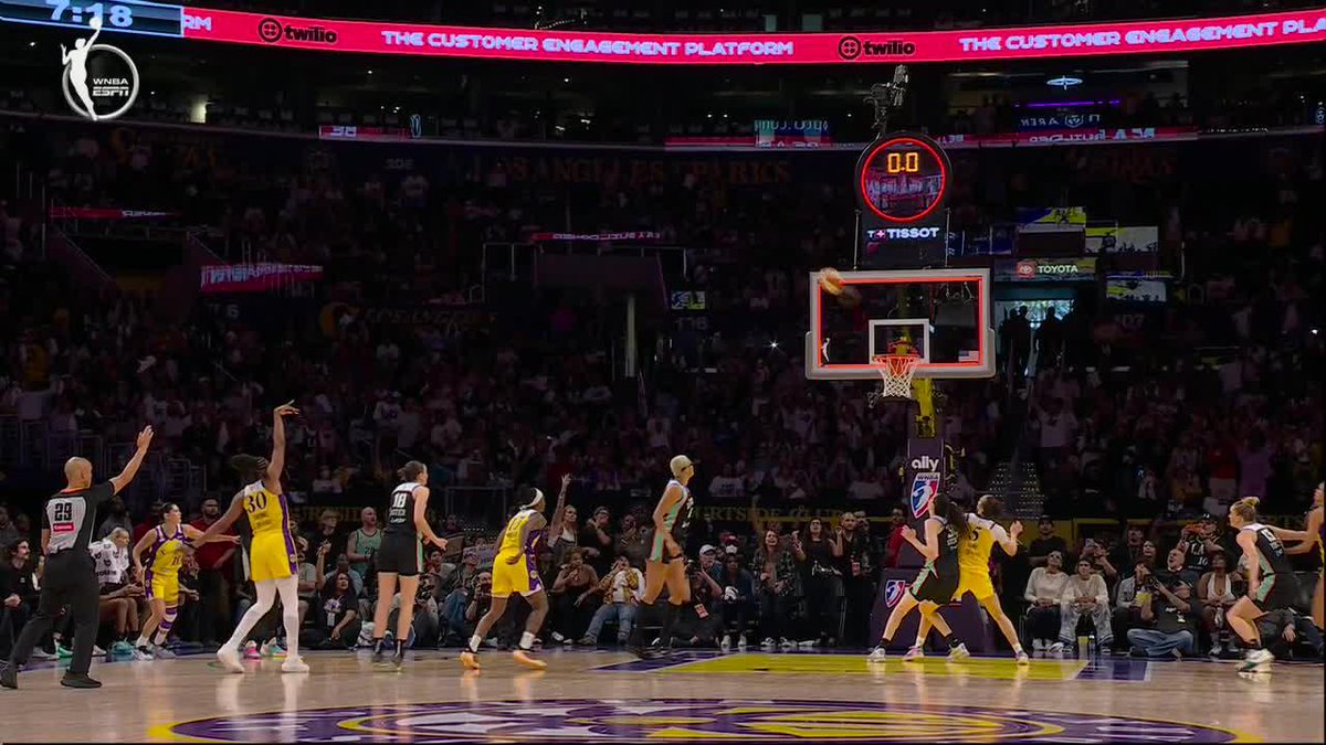 NNEKA OGWUMIKE TO WIN IT IN LA 🚨 WHAT A WAY TO CELEBRATE 30 YEARS OF WNBA 🔥
