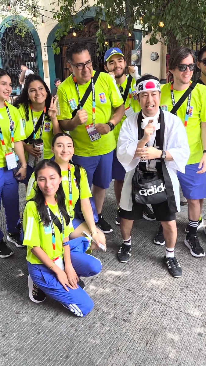 井口さんのもう一つのW杯を すでに制覇!?🏆🌎 メキシコ🇲🇽モンテレイの街を歩くだけで どんどん人が群がってくるウエストランド井口さん😲 とにかく声をかけまくられ大人気状態🕺✨ 今回のW杯取材の裏テーマである 「世界を獲る！」 もはやこのまま天下獲りは近い!?🤩 皆さんからの応援コメントも大募集👂 ＃井口世界を獲る をつけてポストしてください📱 🏆FIFAワールドカップ2026 📺DAZNは全104試合をライブ配信 #本気で楽しむならDAZN ウエストランド井口