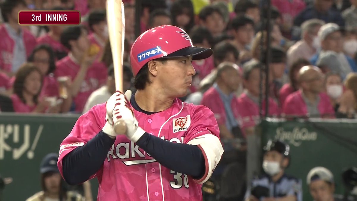 【3回裏：E 1-3 L 】 #佐藤直樹 選手のタイムリーツーベースヒットで1点を返す！ ■佐藤選手コメント 打ったのはシュートです。 チャンスの場面で回してもらったので思い切っていきました。 次の打席も頑張ります。 (引き締まった表情で) #RakutenEagles #強鷲革新