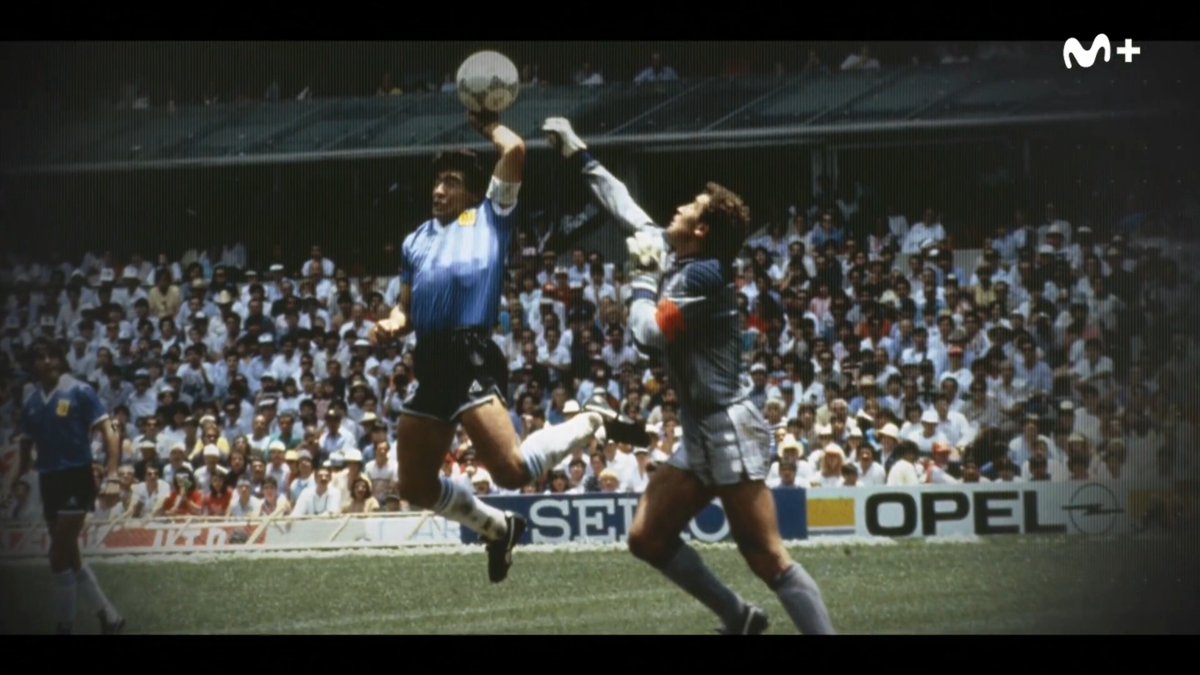 Uno de los goles más famosos de la historia. La mano del Diego cumple hoy 40 años. 🎬#InformePlus MEX'86. Cuando Maradona se hizo D10S. Ya disponible en Fanzone. Si eres cliente de Movistar, tienes todos los partidos del Mundial en tu paquete Fútbol a través de DAZN.