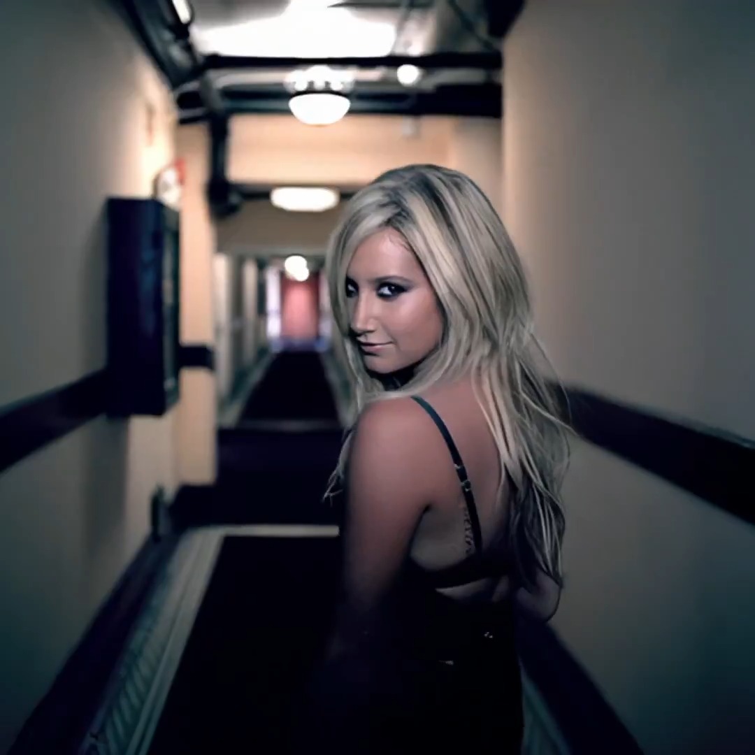 this is the most britney spears non britney spears song to ever exist
