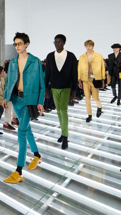 An exercise in clarity, refusal can be a positive act, an antidote to complication and a means of definition. The finale of the Prada Spring/Summer 2027 Menswear Fashion Show, presented by Miuccia Prada and Raf Simons in Milan. Discover more: #PradaSS27 #MiucciaPrada #RafSimons #Prada