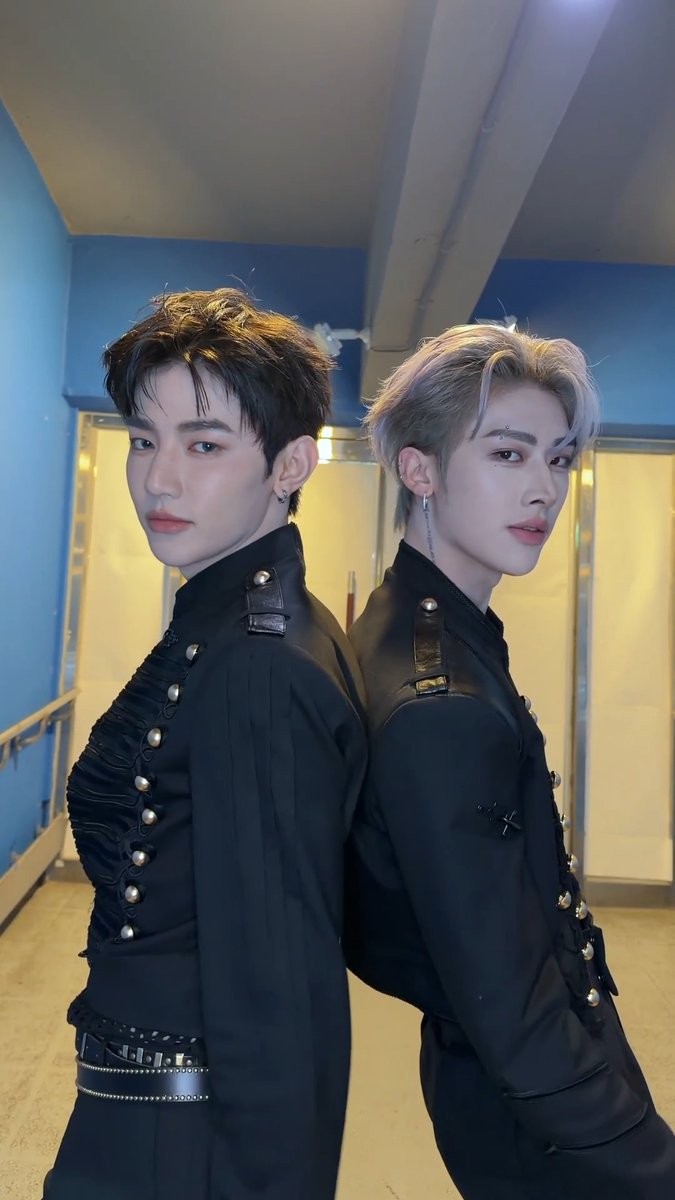 Tell me now now now 🤫 🔗 #AND2BLE #앤더블 #ZHANGHAO #RICKY #AND2BLE_SHOW_CONCERT #WelcomeToQurious