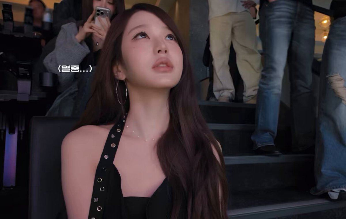 อันนี้นั่งดูจริงจังมากด้วยซ้ำ จู่ ๆ มากระซิบบอก “แต่จริง ๆ แล้วหนูดูบาสไม่เป็นอะ” น้องวอนยองยัยบ๊อง