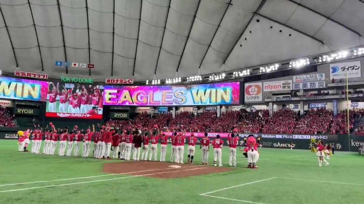 サヨナラの場面を別カメラでお届け✊ ・コーチ陣の喜び ・信じて待ち続けてくださった4万人ファンの皆さんの熱狂 ・ #吉井理人 監督と #中込陽翔 選手のスマイル ・一発ギャグをすることになった #佐藤直樹 選手の嘆き をお楽しみください💁‍♂️ #RakutenEagles #強鷲革新