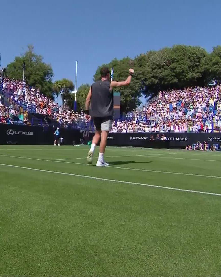 The Murray &amp; Draper partnership starts off with a win 🙌 Draper defeats Giron 6-4 7-6 in his first match since Barcelona! #LexusEastbourneOpen